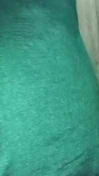 印度同性恋变装者gaurisissy穿着绿色纱丽XXX，感觉性感。