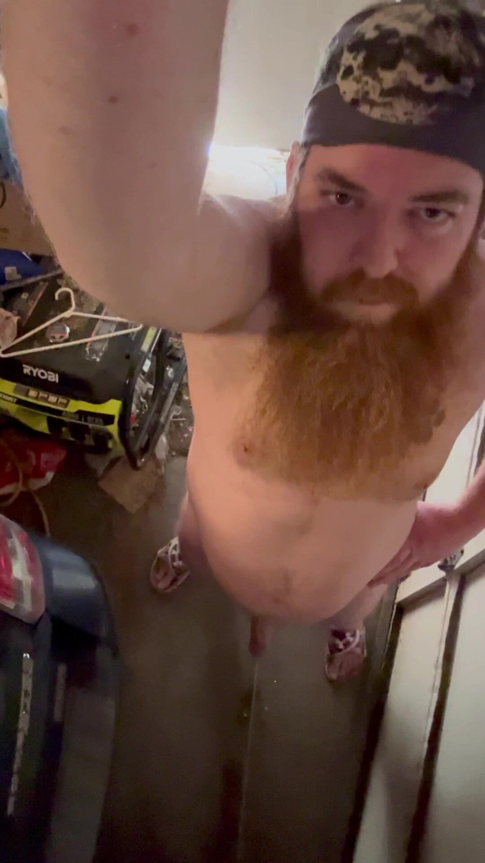 Big Baz: Piscio lungo nudo