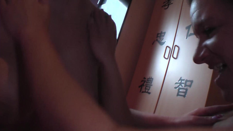 Lesbian Stories: Lesbian luar biasa bercinta dengan dildo panjang