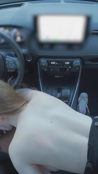 Lena menghisap batang dalam kereta