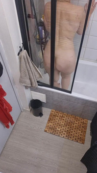 Alătură-te Mie În Gura Mea, Sunt Fierbinte Și Vreau Un Penis
