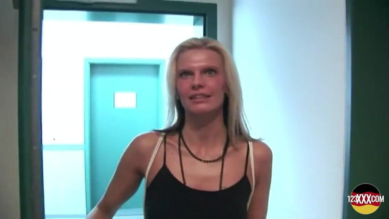 123XXX - 100% Amateurs: Splendide ragazze tedesche che si masturbano per la prima volta...