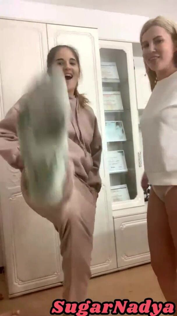 SugarNadya: Het feest eindigde met het likken van de tieten van...