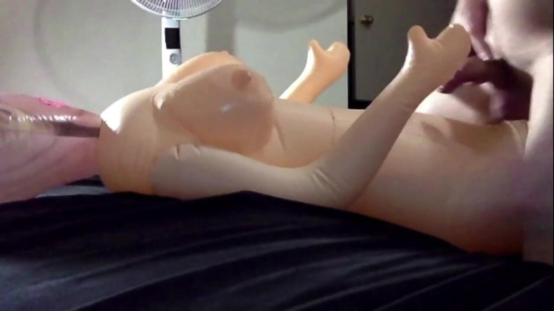 Aussie bi boy: Fodendo a boneca inflável Tera Heart (meia água e meio ar) no...