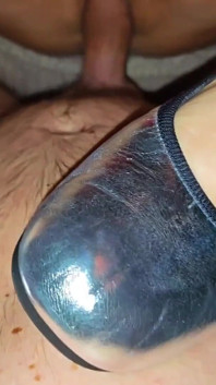 Gümüş bale düzlüklerinde orta yaşlı seksi kadın bir adamı tatmin ediyor