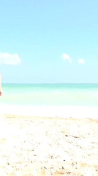 Adrianne zabawa na plaży