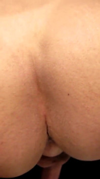 Heiße reife blonde t-girl hat großen schwanz