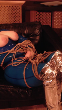 Latex-bondage-fluchtvideo: arya grander sexy masturbation