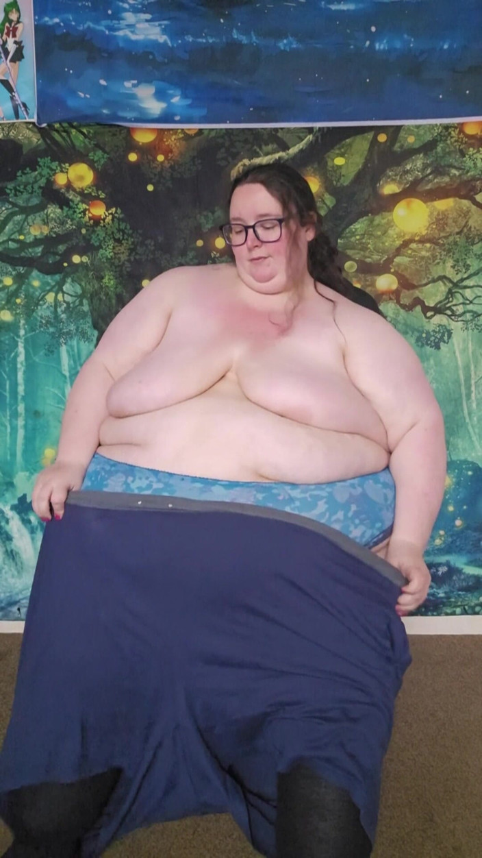 SSBBWLadyBrads: SSBBW Puts Clothes on After Shower Body