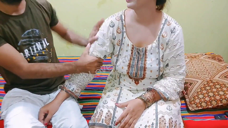 Pakistani CoupleX: Stepmom Fucked in Perfect Round Ass Hindi Audio