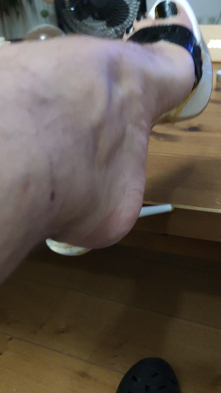 Mutsakin: 내 발 뒤꿈치를 봐