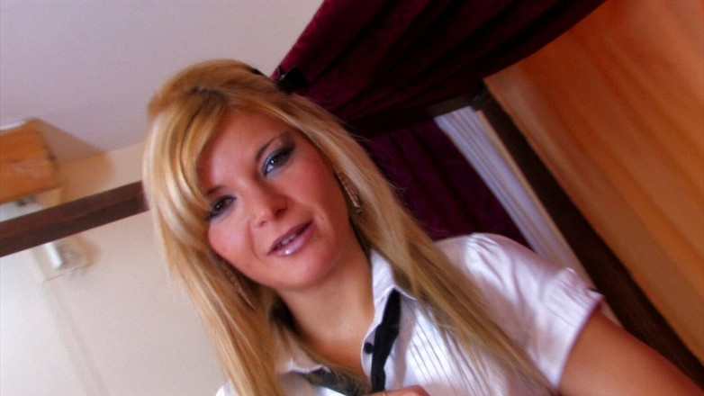 My Porn King: देखें फ्रेंच शौकिया Shana Spirit अपनी पहली चुदाई वीडियो में