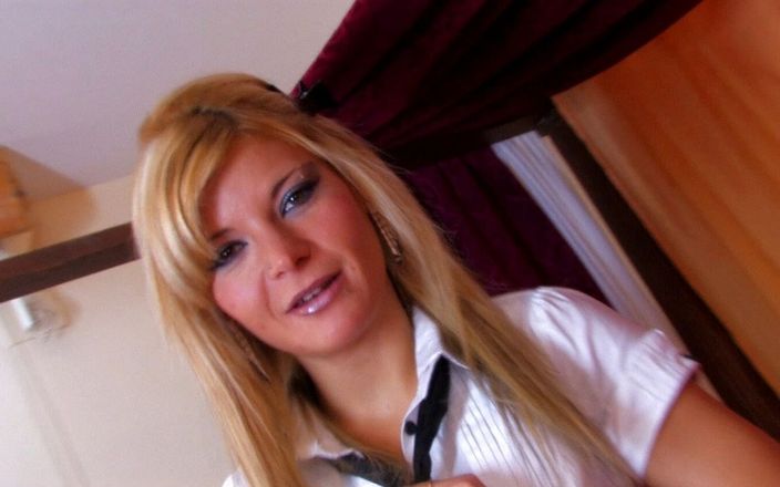 My Porn King: Дивіться французький аматорський shana spirit у своєму першому анальному відео