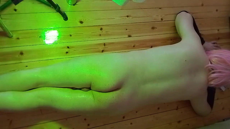 Kitty_Cross: Çarpıcı kadın kılıklı kadın neon ışıklarında yavaşça vücudunu azdırıyor