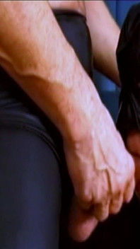 Omg, intenzivní BDSM akce! - Submisivní brunetce dominuje svalnatý chlap v ložnici