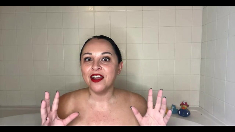 Amanda Thickk: Banheira