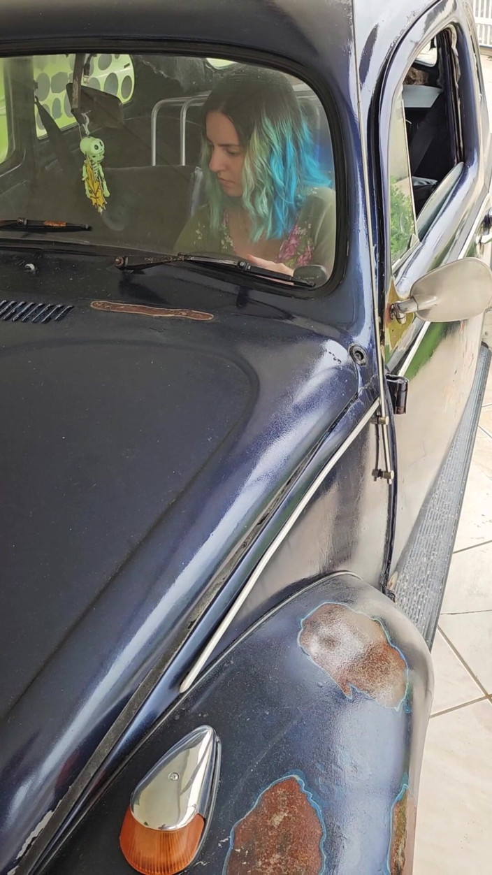 M4ndy: Kumbang ini menolak untuk tetap di sini - mengulur-ulur keenakan sambil...