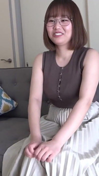 A Calm, Glasses-wearing Girl with Big I-cup Tits Applied for a Job.