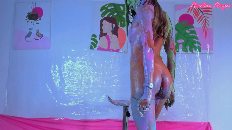 MartinaMagni: Wam !! Martina es castigada con una lío de limo colorido