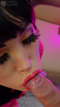 Are There Any Sweater Blowjob Enthusiasts Here?