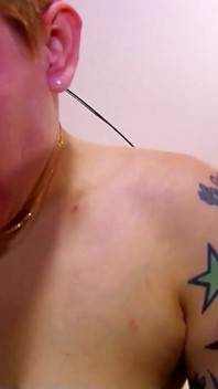 Blond brzydka milf Steph Debar zacisnęła pięścią i uderzyła pasierba
