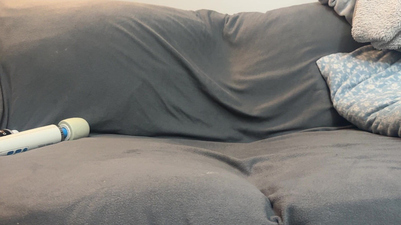 EmoDream1998: Lấp đầy cái lồn khít khao của tôi với một quả...