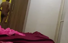 Сексуальна студентка з великою дупою, хардкорний секс утрьох у приймальні кампусу.