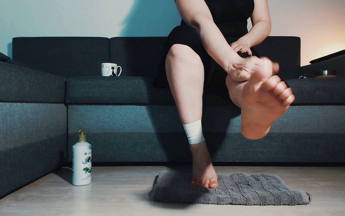 Legs On Heels: Creaming my legs, feet and toes