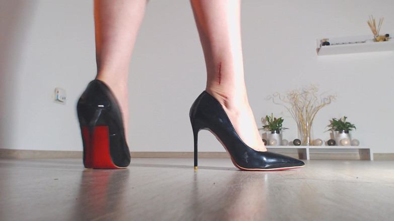 LegsOnHeels: Kakiku di sepatu hak tinggi, berjalan-jalan dengan kasih karunia