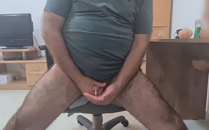 Ilovetobenaked: 她想让我在直播中为她玩耍