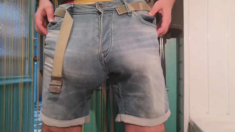 Monster_Meat_: Freeballing in my jeans short