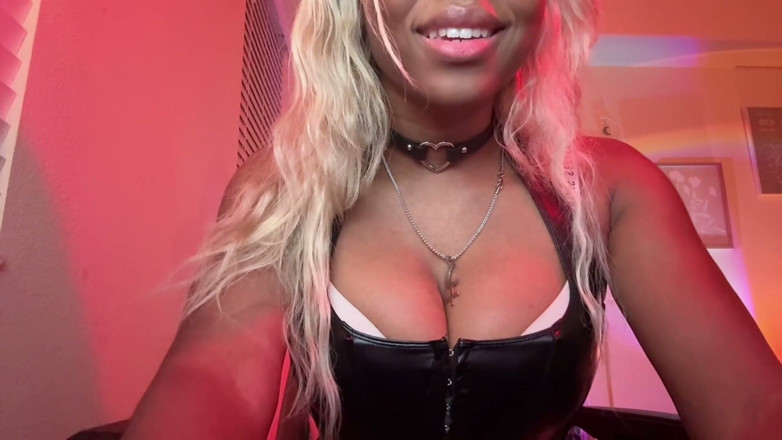 Lilith Annabell: Bi-exploration