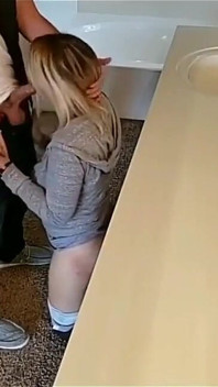 Banheiro sexo e fodendo para que os vizinhos pudessem assistir