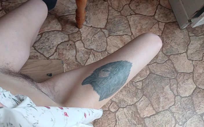 Lesbian-illusion: Ailem mastürbasyon yapmak için işteyken üniversiteyi atlıyorum