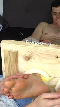 Uvězněn V Kládě: Kupen Bezmocný V Lechtacím Vězení