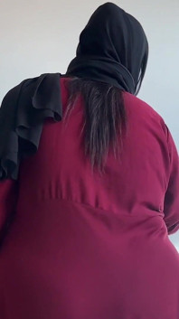 阿拉伯酒店女仆打扫我的房间并给我看她的大屁股和巨大的胸部！