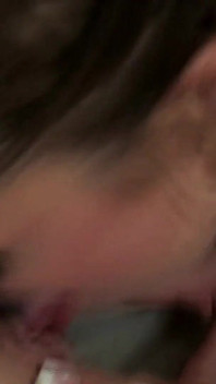 Geile brunette milf in wilde hardcore neukpartij