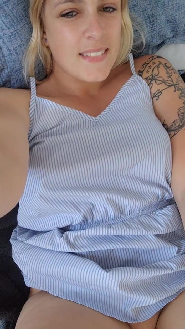 Naughtynikki611: Je me doigte