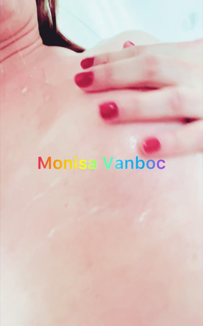 Monisa Vanboc: Esta Mañana Chupé Una Polla Belga Grande Hasta El Fondo...