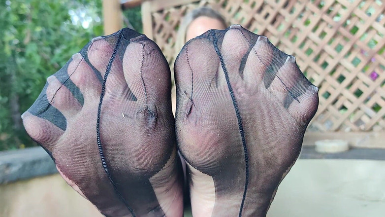 Goddess Lena: Drażnienie w prawdziwych nylonowych pończochach