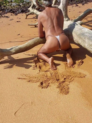 Ladysilvas: 해변의 Ladysilva 내 큰 엉덩이