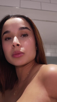 Üvey Kız Kardeşim Evde Kimse Yokken Kıçıyla Oynamayı Seviyor! Bakış Açısı Anal