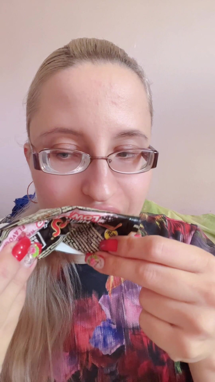 FinDom Goaldigger: Asmr comendo proteína, barra sem açúcar