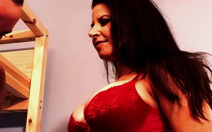 FapFlare: Selena Steele, femme mature infidèle, se fait fourrer sa chatte...