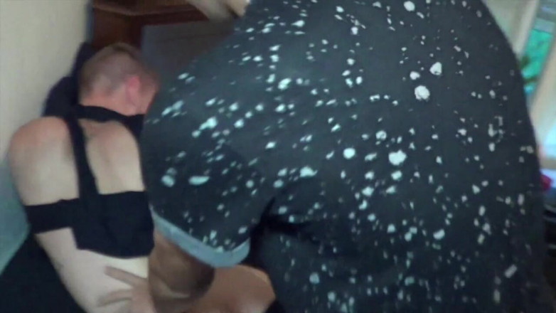 Gaybareback: Dientot dari belakang sama cowok straight twink 19 tahun