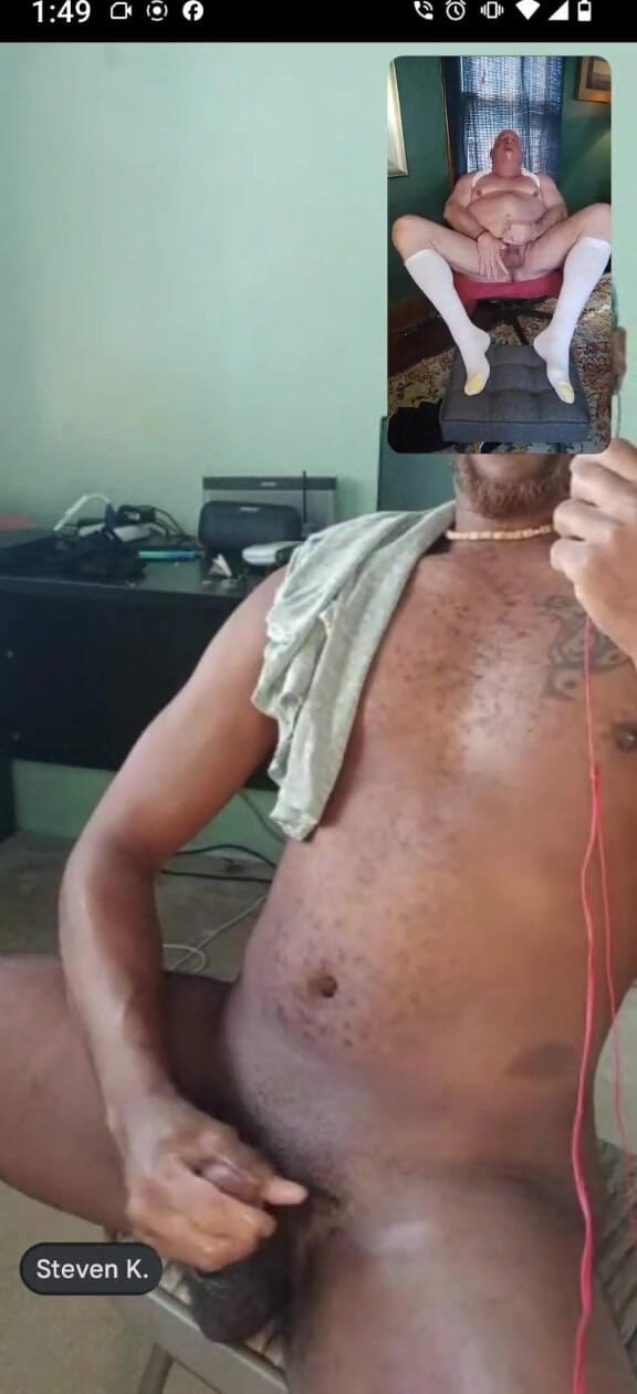 beardaddychub: Přistižen při honění na kameru