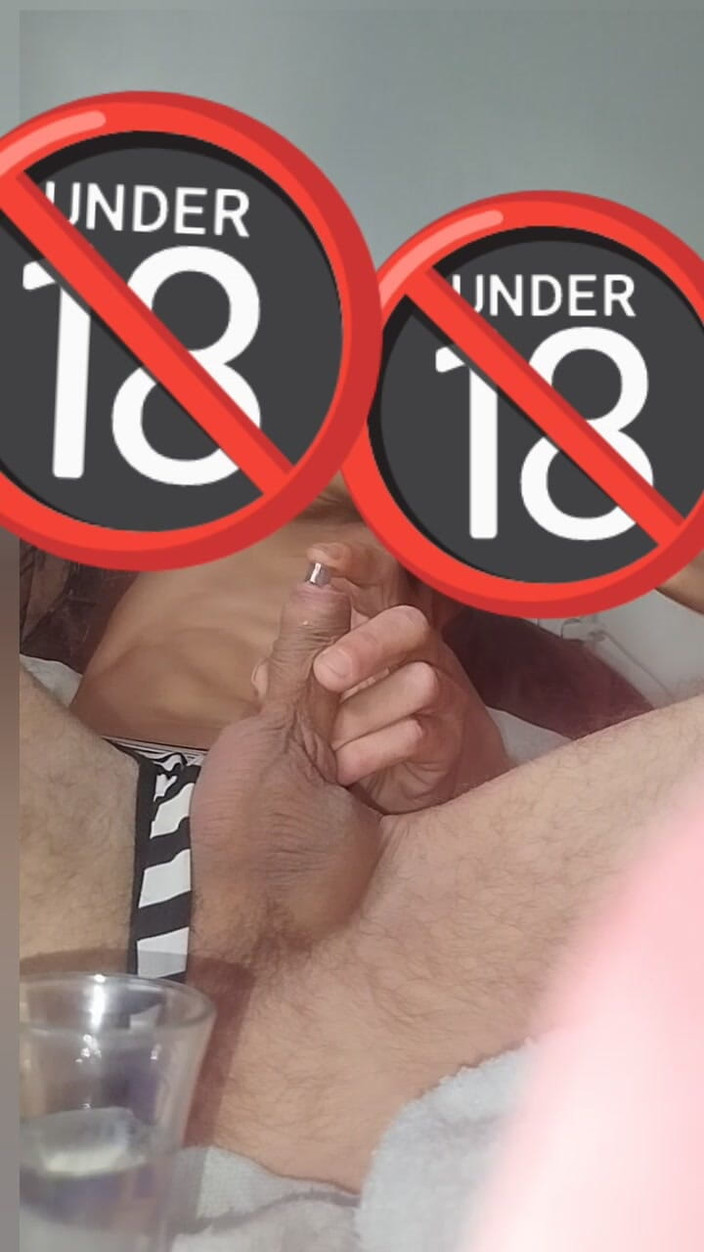 Insertion: Intarsio di cristalli nel pene