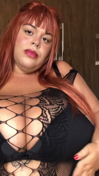 Un ange à gros ventre se caresse