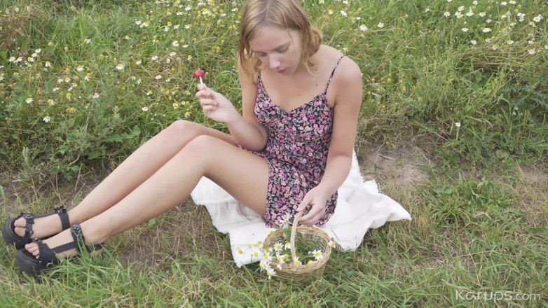 Karups Solo: Desnuda en la naturaleza
