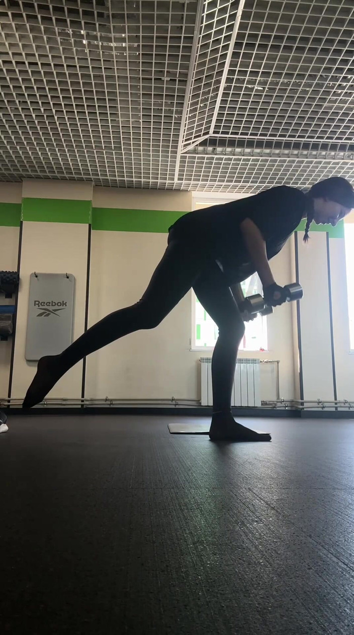 Skinny_lady69: Naylon çoraplı spor salonu
